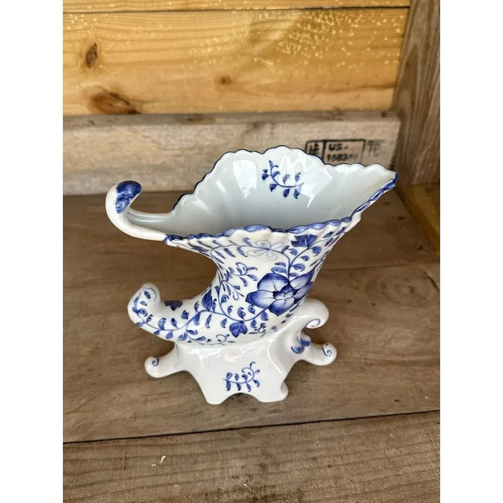 Blue and white horn Cornicopia vase‎ Andrea by Sadek Japan